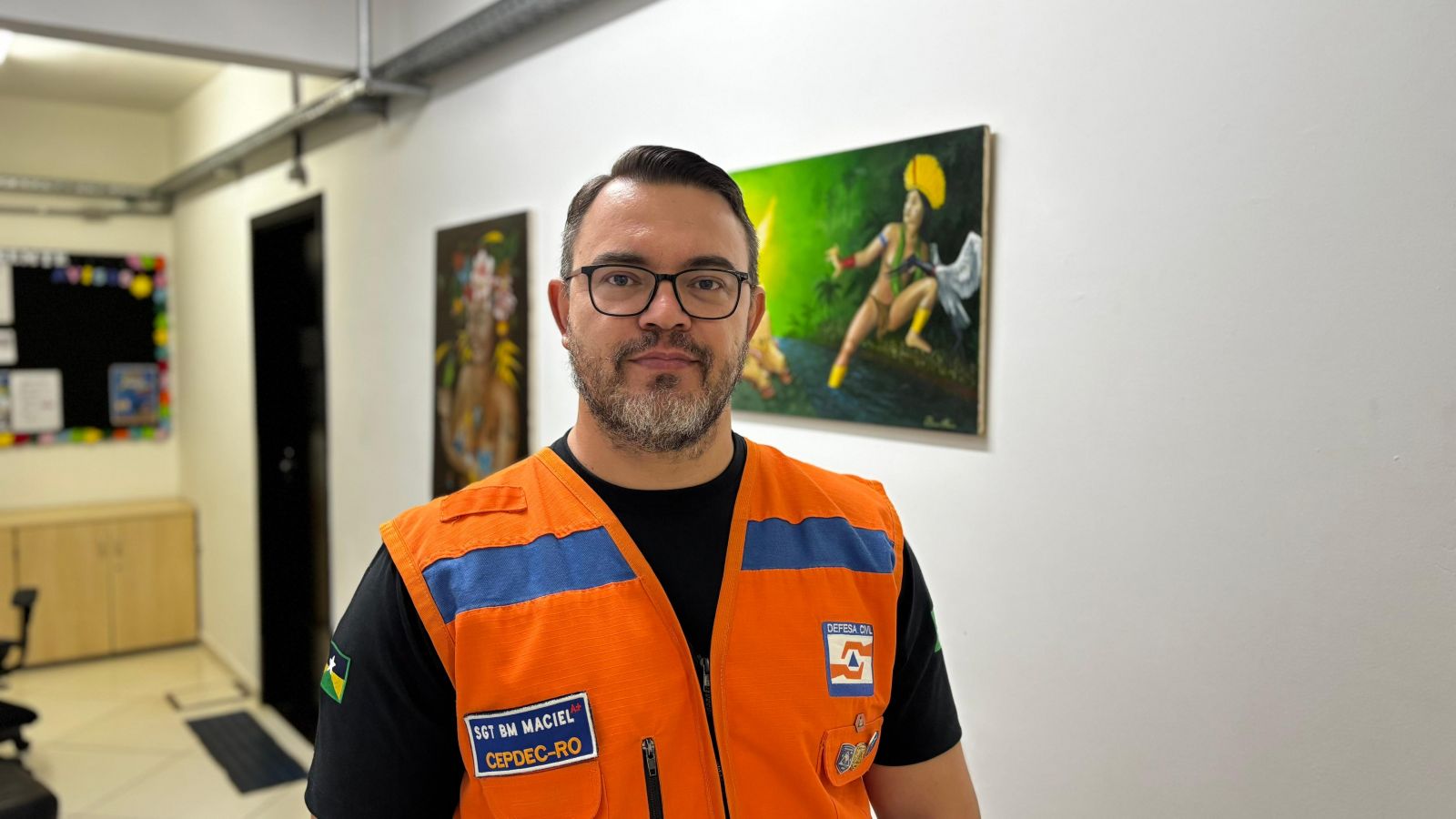 Daniel Maciel, diretor da SMDC, orienta sobre a melhoria no embarque