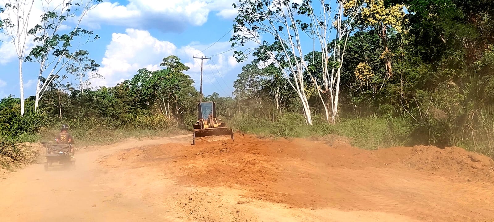 Equipe realiza drenagem e contenções para conter os deslizamentos