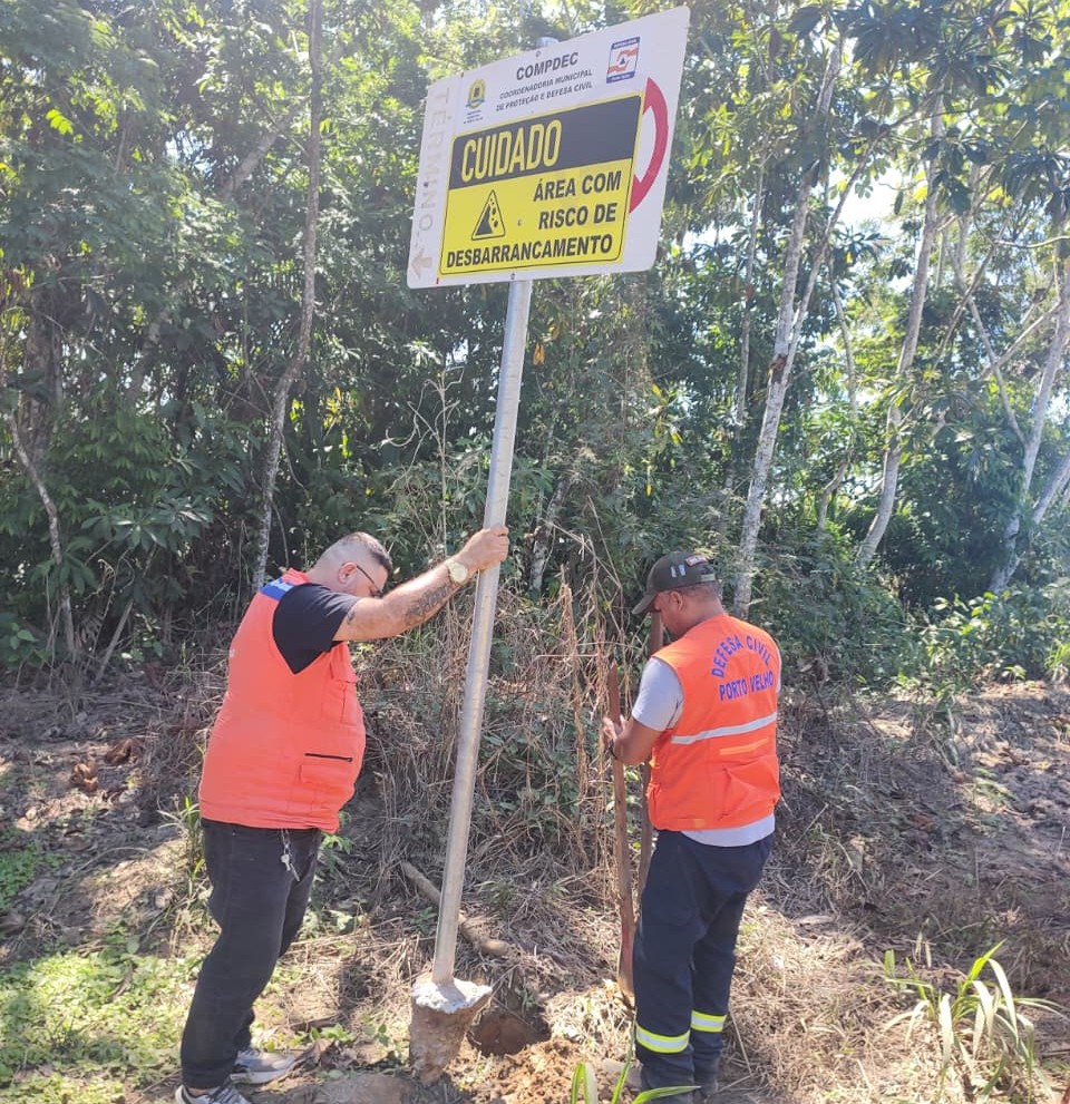 Defesa Civil Municipal realiza vistoria técnica para identificar as áreas com risco de deslizamento ou colapso de terreno